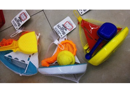 Small Sailing Yacht with Beach Accessories - Fun for Kids